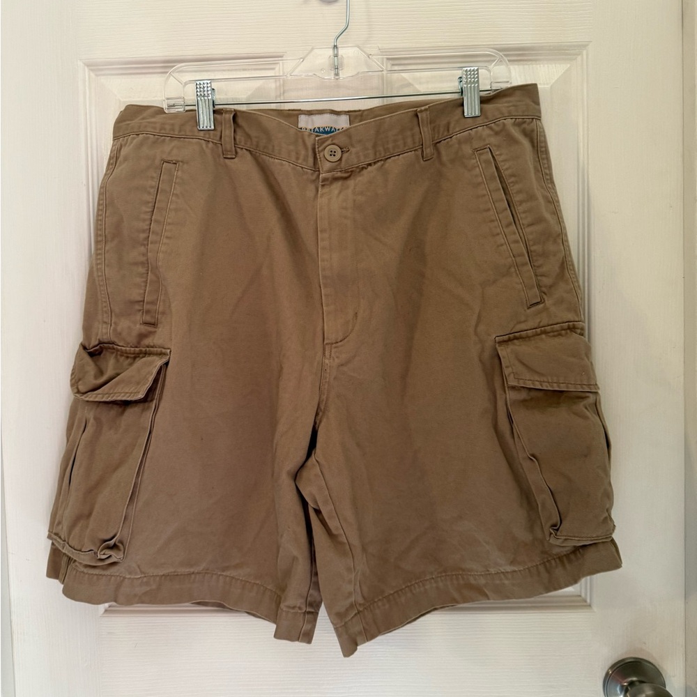 Breakwater Men's Tan Cargo Shorts 100% cotton size 38 snap closures